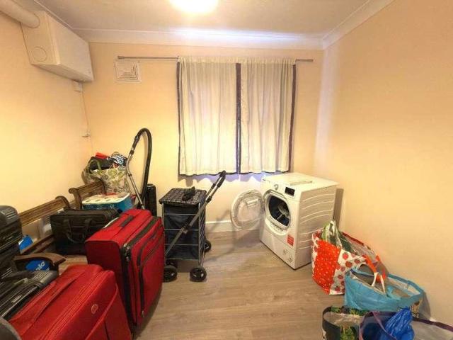Flat for sale in Spring Park, Luton