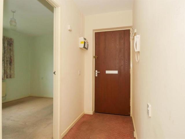 Flat for sale in Farsley, West Yorkshire