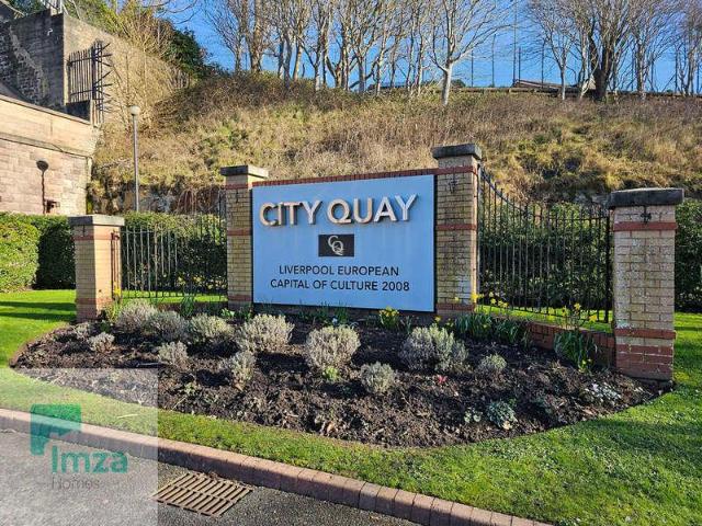 Flat for sale in Calderstones