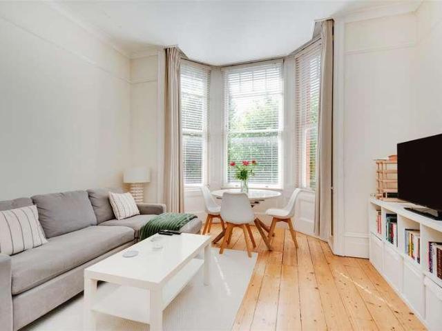 Flat for sale in South Hampstead, Greater London
