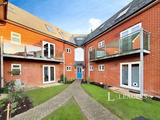 Flat for sale in Old Heath, Fordham Heath