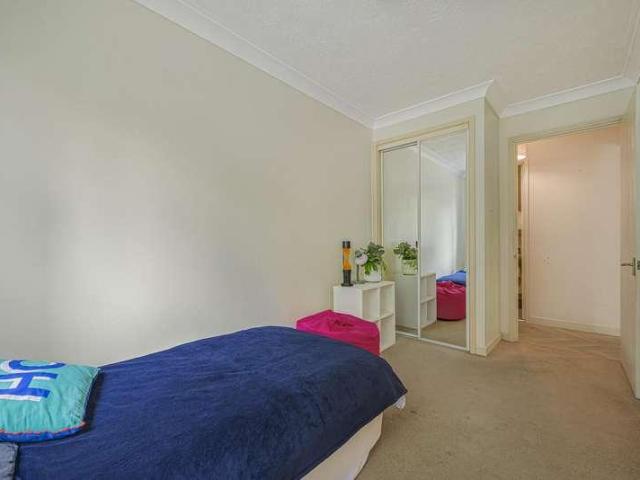 Flat for sale in Aperfield, Greater London