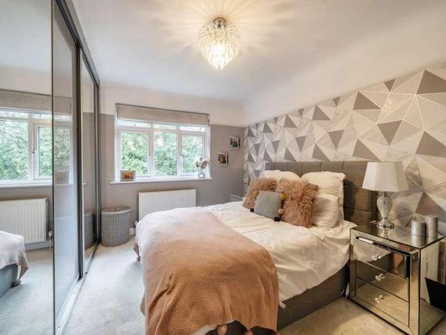 Flat for sale in Eastcote Village, Greater London