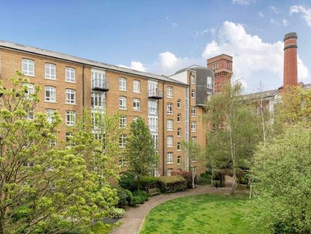 Flat for sale in Old Ford, Bow
