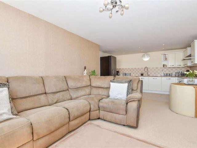 Flat for sale in Midway, Kent