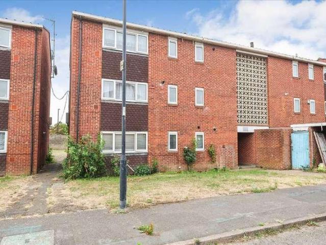 Flat for sale in Slough