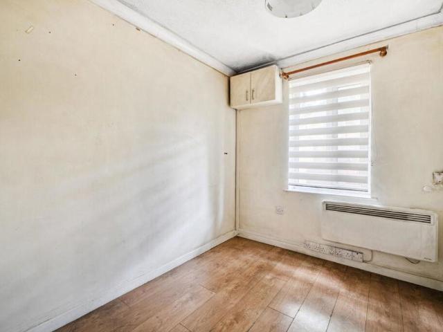 Flat for sale in Whitley, Reading