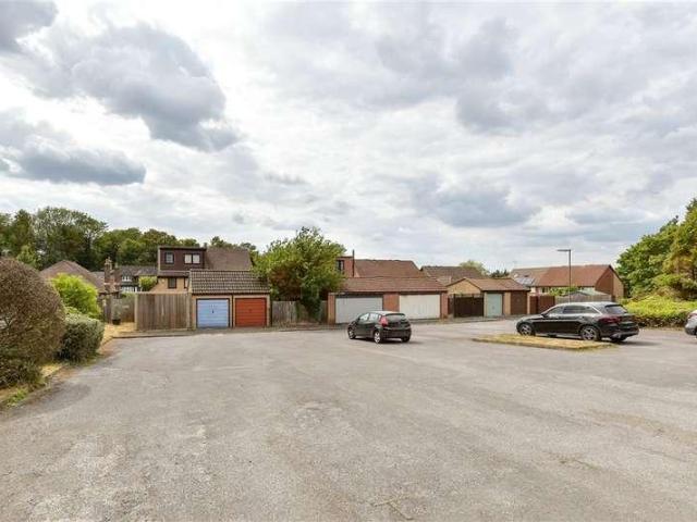 Flat for sale in Nork, Red Hill