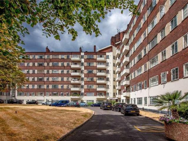 Flat for sale in Archway, Greater London