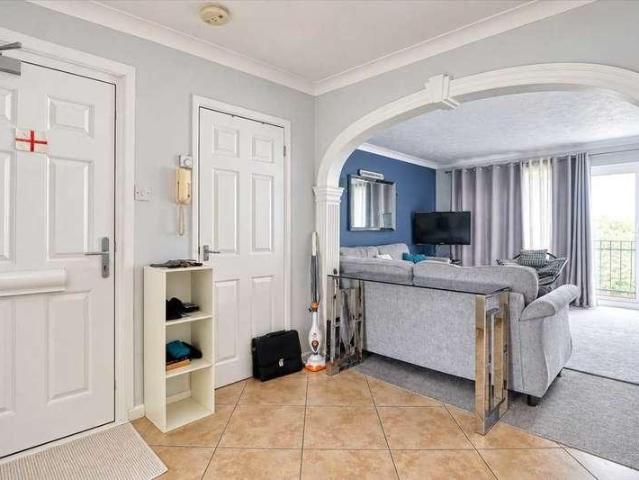 Flat for sale in Holland-on-Sea, Dale Hill