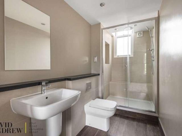 Flat for sale in Brownswood Park, Greater London
