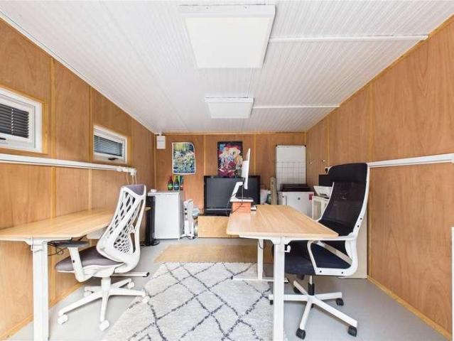 Flat for sale in Streatham Hill, Greater London