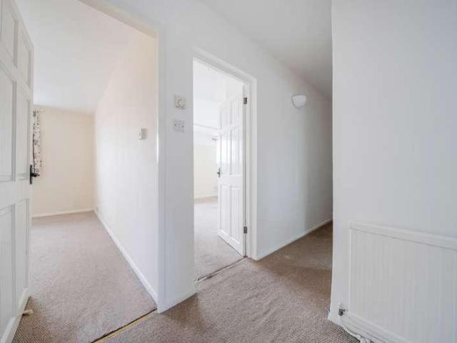 Flat for sale in Fole, Surrey