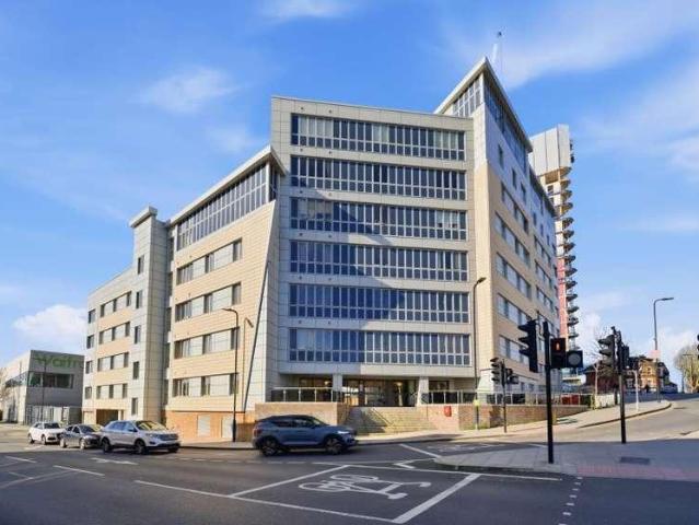 Flat for sale in London Borough of Ealing, Hanwell