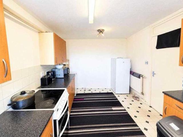 Flat for sale in London Borough of Hounslow, Greater London