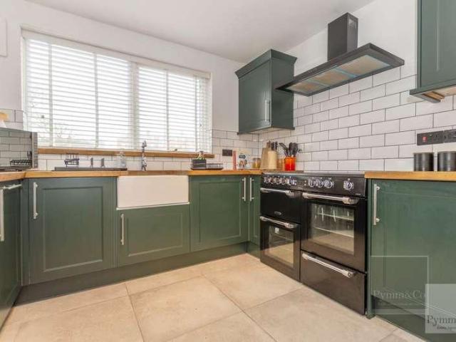 Flat for sale in Heigham Grove, East Bank