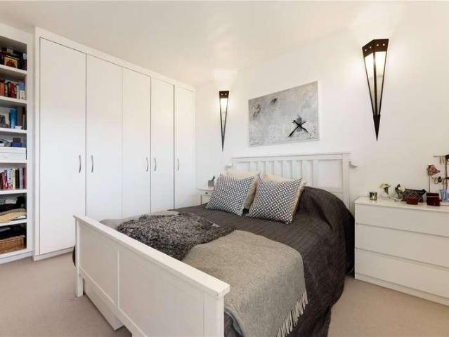 Flat for sale in Putney, Greater London