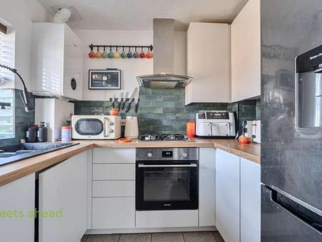 Flat for sale in London Borough of Croydon, Greater London