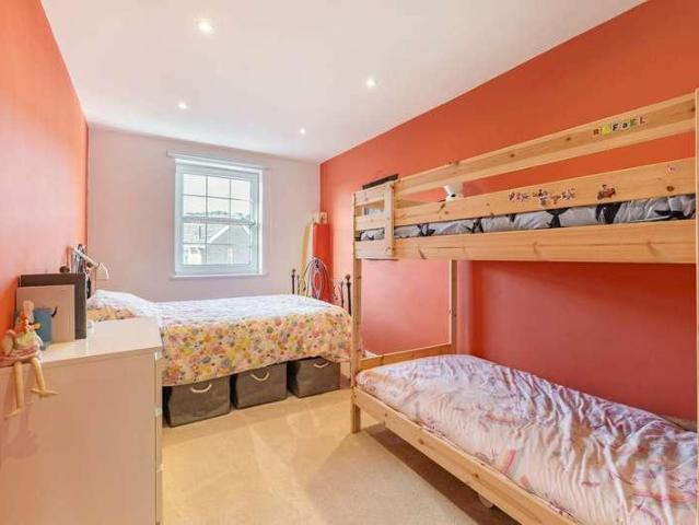 Flat for sale in Henley-on-Thames, Berrick Salome