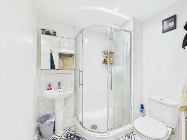 Flat for sale in Elmfield, Leicestershire
