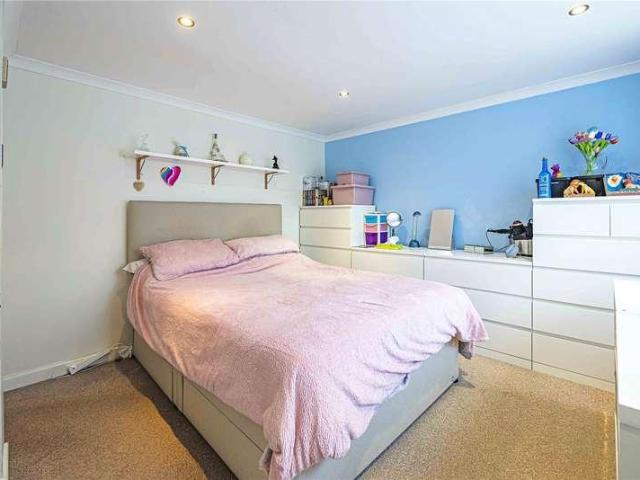 Flat for sale in Woodhall Farm, Pouchen End