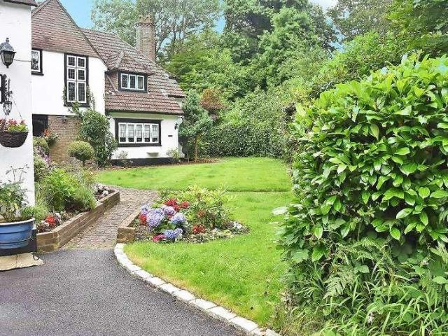 Flat for sale in Walton On The Hill, Red Hill