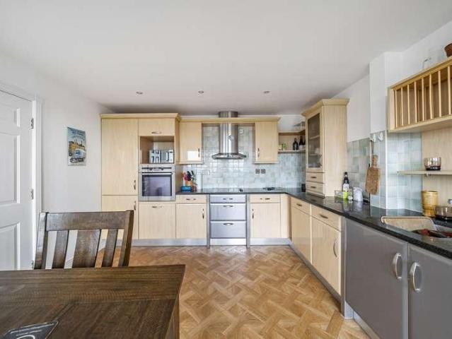 Flat for sale in Greater London