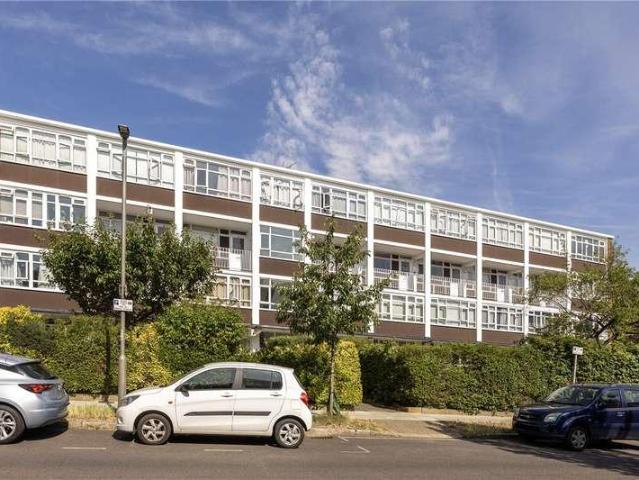 Flat for sale in Putney, Greater London