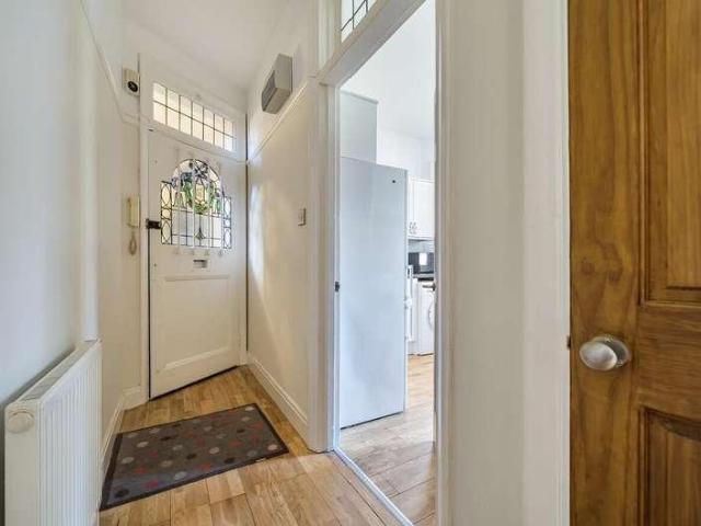 Flat for sale in West Finchley, Greater London