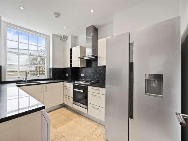 Flat for sale in Maida Vale, Greater London