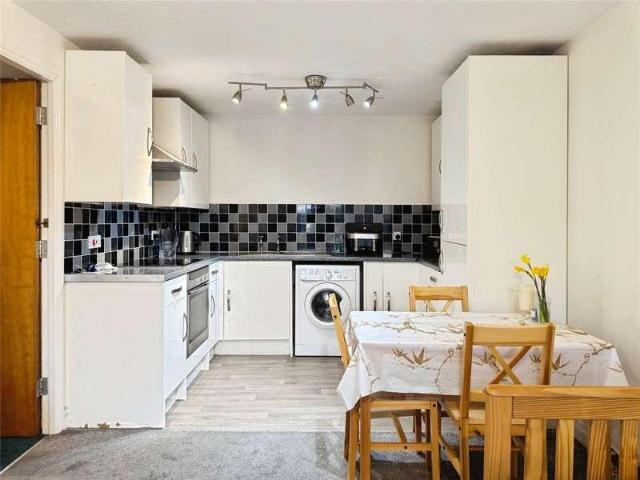 Flat for sale in Elmfield, Leicestershire