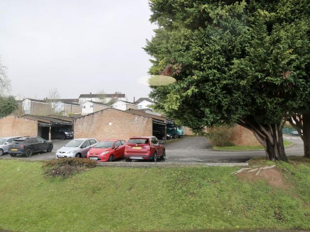 Flat for sale in Lechlade, Fossebridge