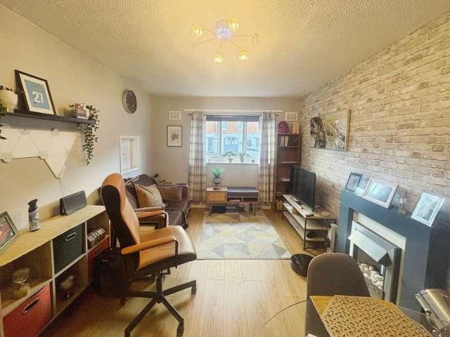 Flat for sale in Woodloes Park, Warwick