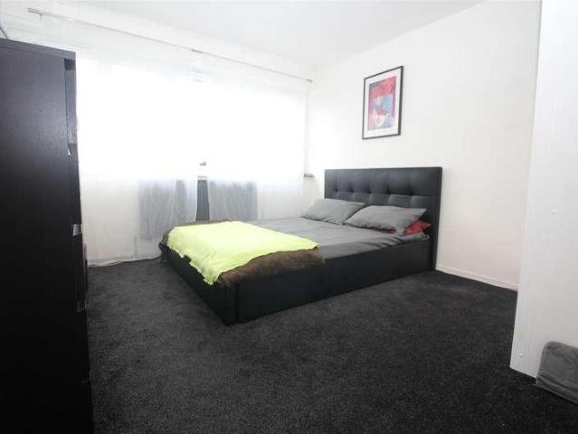 Flat for sale in South Hackney, Greater London