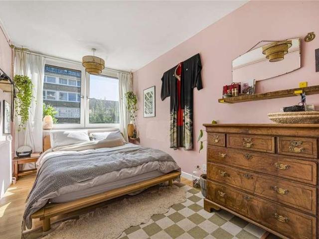Flat for sale in Peckham, Greater London