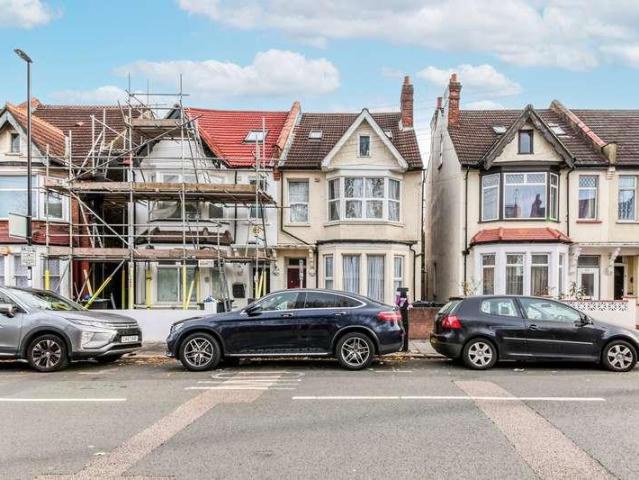 Flat for sale in London Borough of Croydon, Thornton Heath