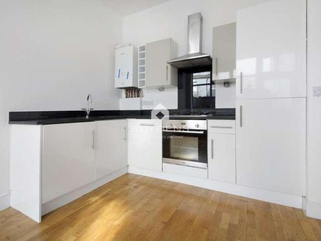 Flat for sale in Dale Hill, Essex