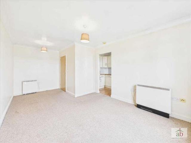 Flat for sale in Eastbridge, Suffolk