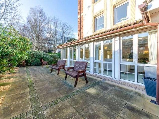 Flat for sale in Colwyn Bay, Wales