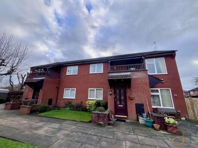 Flat for sale in Meols Cop, Southport