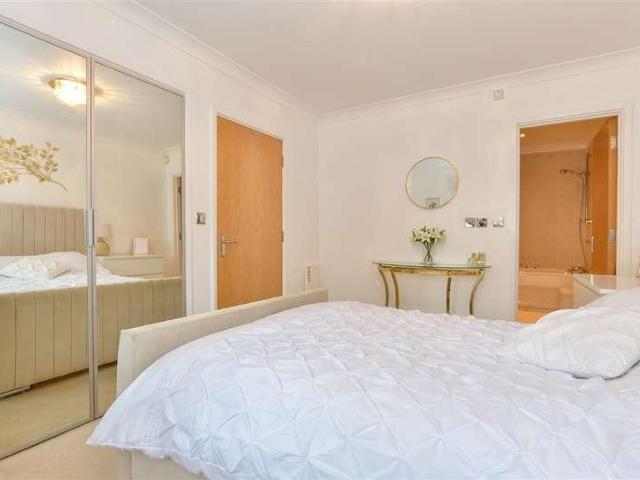 Flat for sale in Bourne Vale, Kent