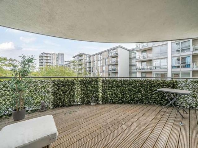 Flat for sale in London Borough of Hounslow, Greater London