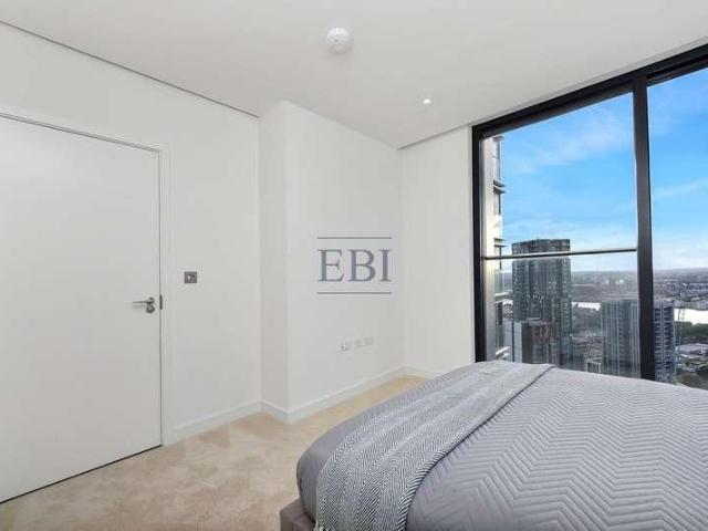 Flat for sale in Isle Of Dogs, Greater London