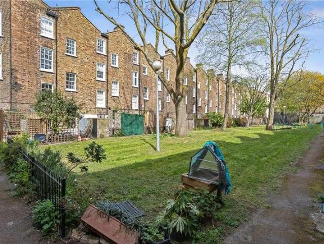 Flat for sale in Barnsbury, Greater London