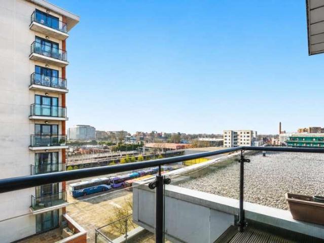 Flat for sale in Slough