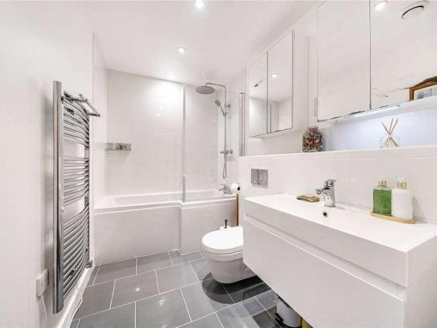 Flat for sale in London Borough of Lewisham, Greater London