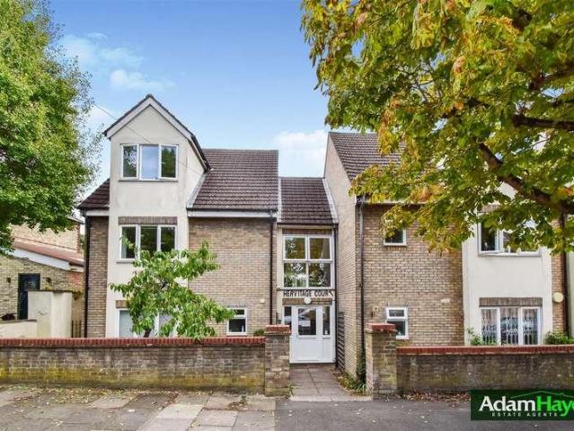 Flat for sale in Friern Barnet, Greater London