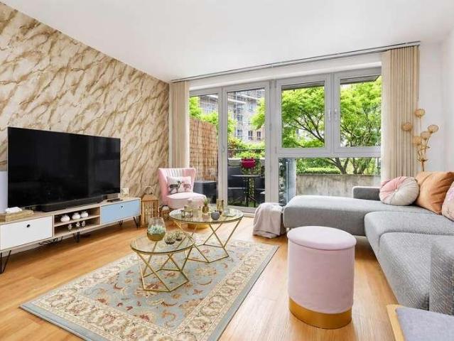Flat for sale in Lower Holloway, Greater London