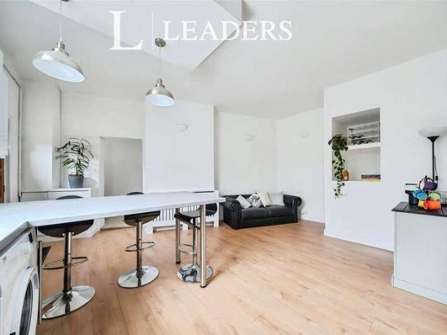 Flat for sale in The Butts, Kent