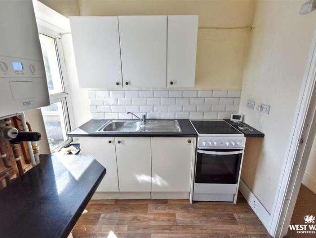 Flat for sale in Milford Haven, Wales